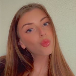 Meet your Posher, Abi